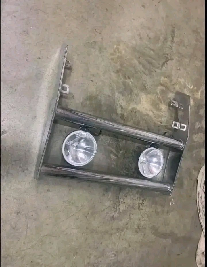 chrome roll bar and a matching push/grill guard with auxiliary off-road lights and light covers.