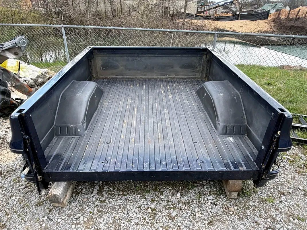 73-80 Chevy C/K Truck Complete Shortbed 6′ Fleetside Bed *Restoration Quality* also a used bed no dents no rust no tailgate