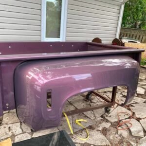 stepside pickup truck bed, specifically matching the design used on 1973–1987 Chevrolet and GMC "Square Body" trucks No tailgate on it