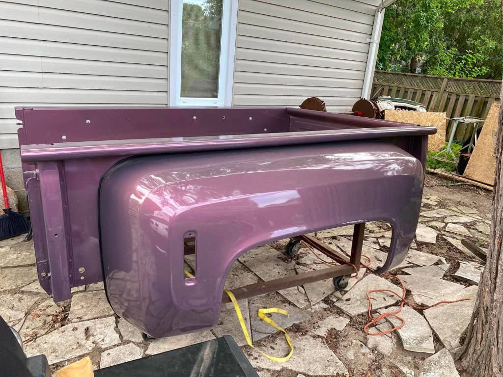 stepside pickup truck bed, specifically matching the design used on 1973–1987 Chevrolet and GMC “Square Body” trucks No tailgate on it